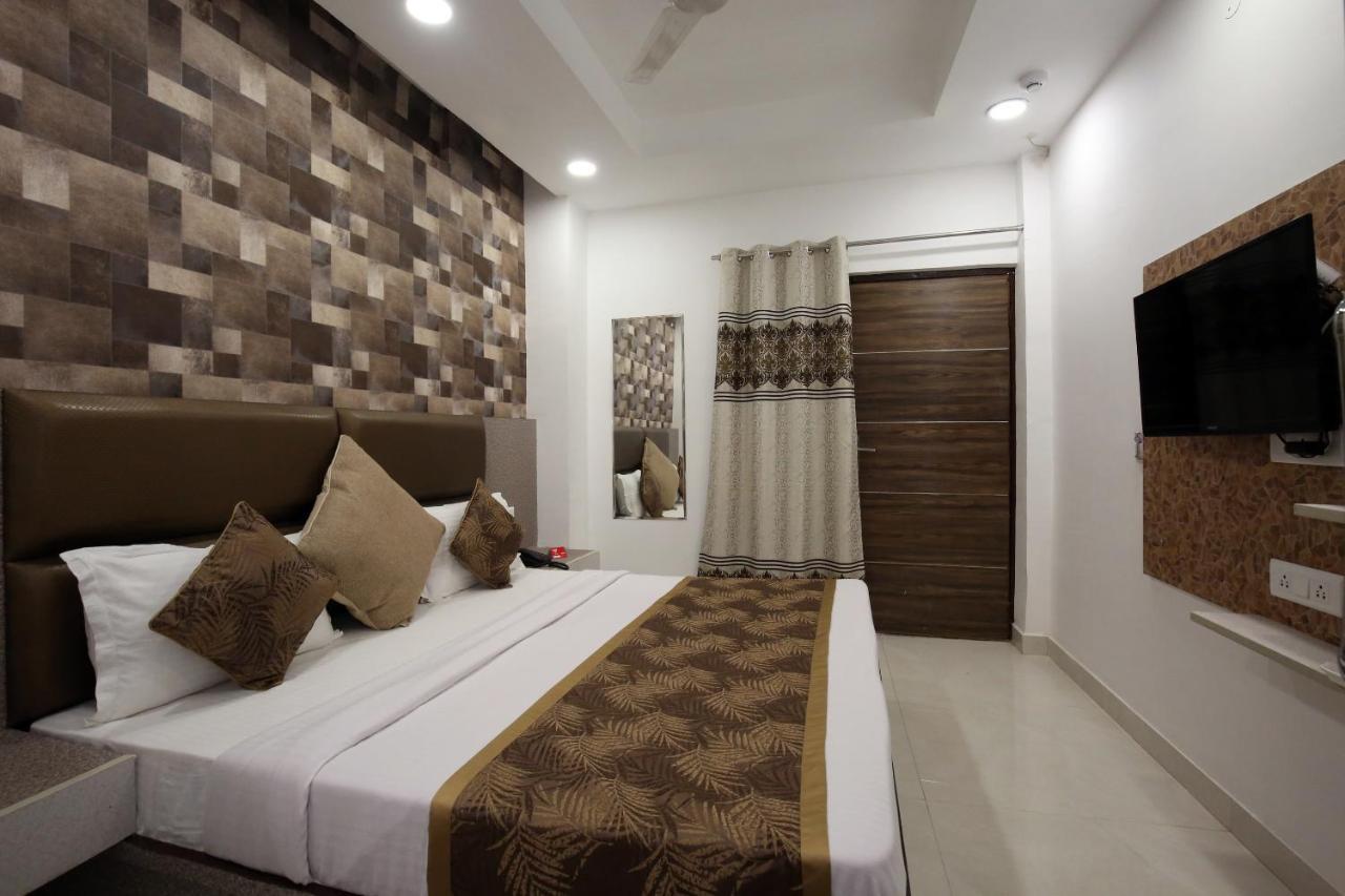 Oyo 9732 Amar Motel Nayagaon Экстерьер фото